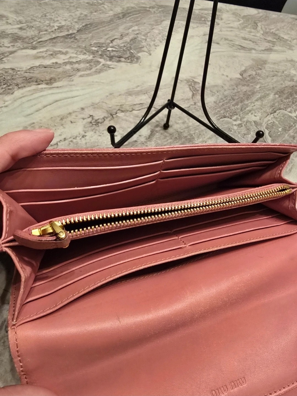 Miu Miu Pink Croc-Embossed Leather Wallet - Picture 6 of 8